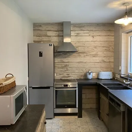 Au Bois De Rosee Holiday home Florennes